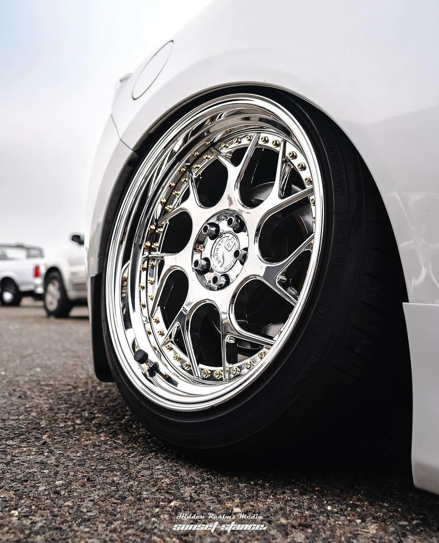 18" Aodhan DS01 Vacuum Chrome w/ Gold Rivets 5x114.3 ( Staggered Setup ) ( Set of 4 )