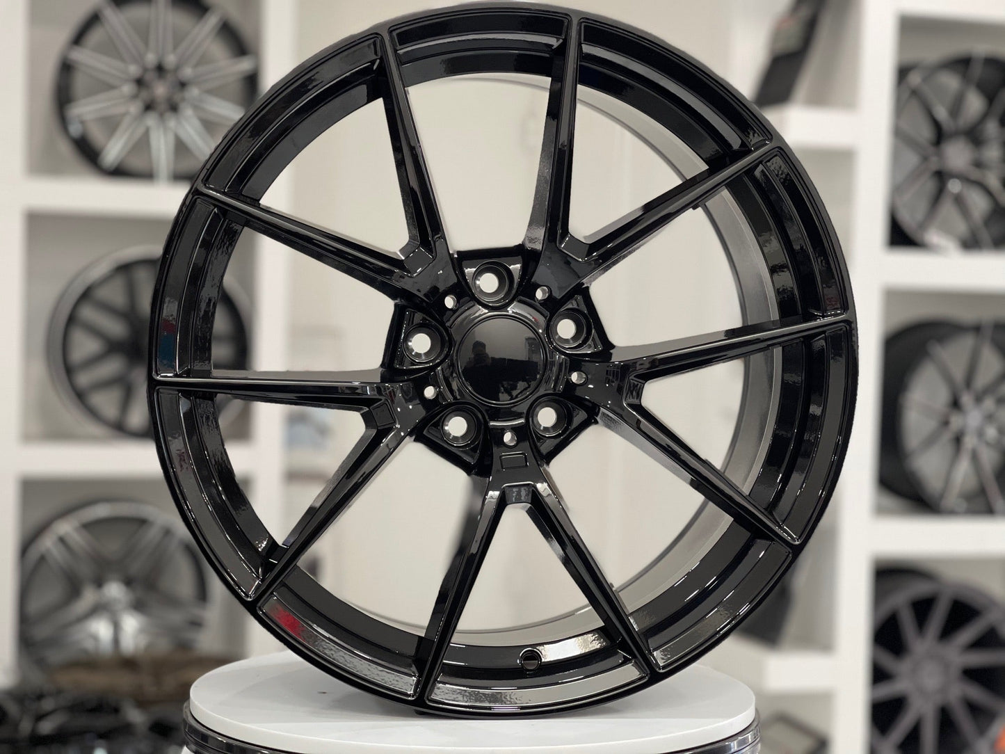 E705 Gloss Black 22in Staggered Set 10.0 ET35 / 11.0 ET35 5.112 (4 Wheels)