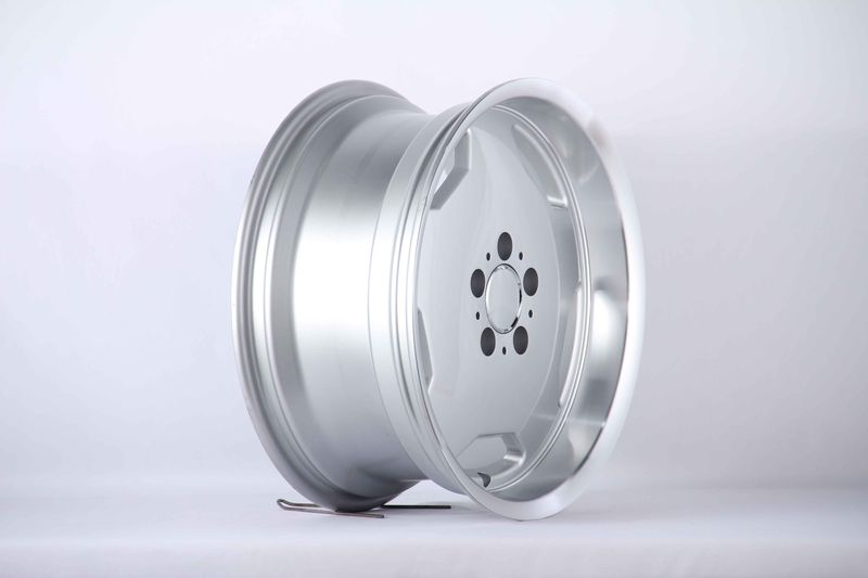 E823 Silver Machined Lip 17x8 ET25 / 17x9 ET30 5x112 — Staggered Set of 4