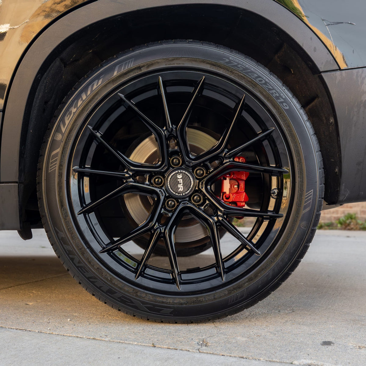 F1R FS1 Gloss Black vehicle installation example