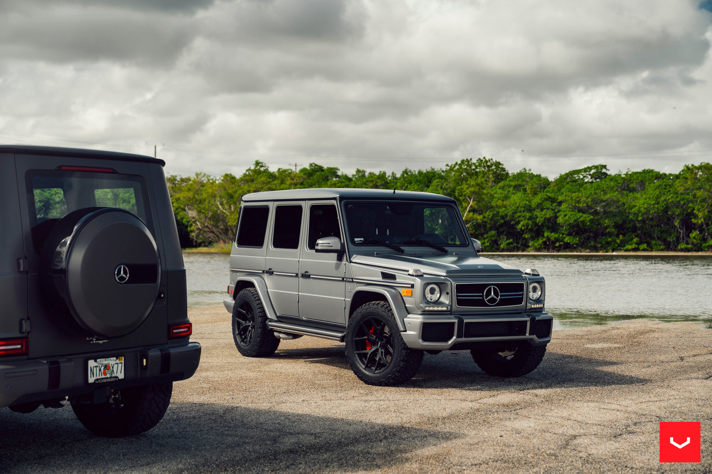 19" Vossen HF5 Gloss Black 5x112 ( Staggered Setup ) ( Set of 4 )