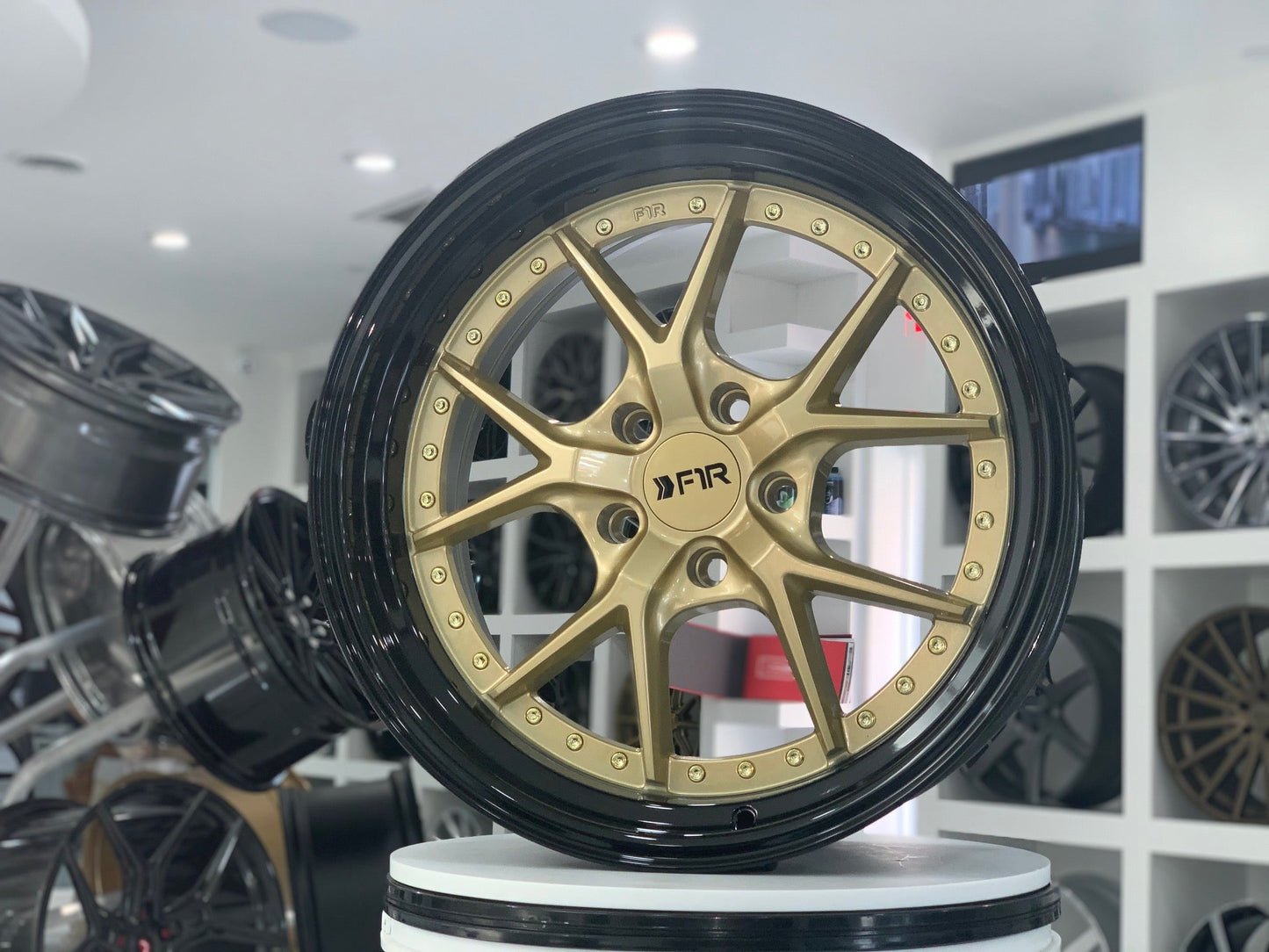 F1R F105 19" 19x8.5 ET35 / 19x9.5 ET22 Gold/Black Lip 5x114 – ( Staggered Set of 4 )