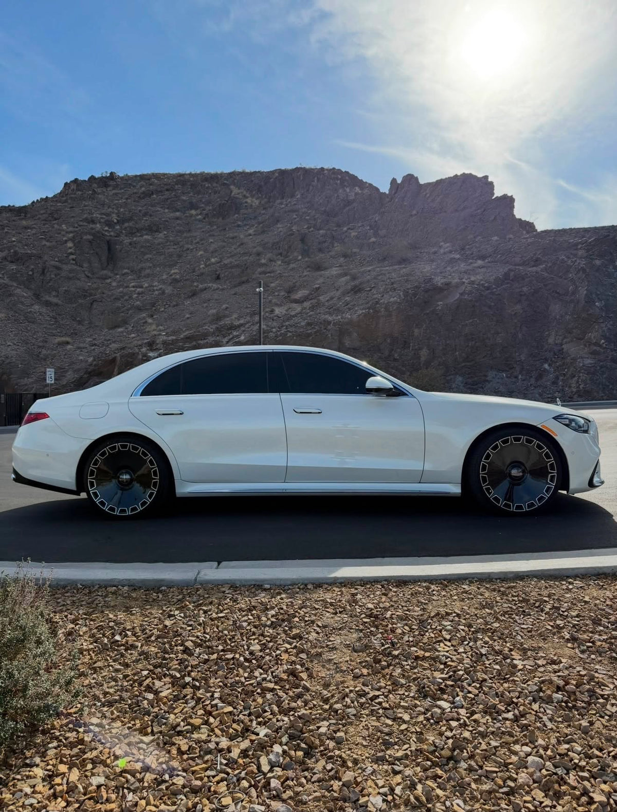 Installation example: Mercedes Benz S-Class-22″-Dicotto-Machined Black. Wheel size and vehicle setup may differ from this set.