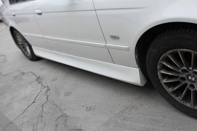 1997-2003 BMW 5 Series E39 VRS Style Side Skirts - Carbonado