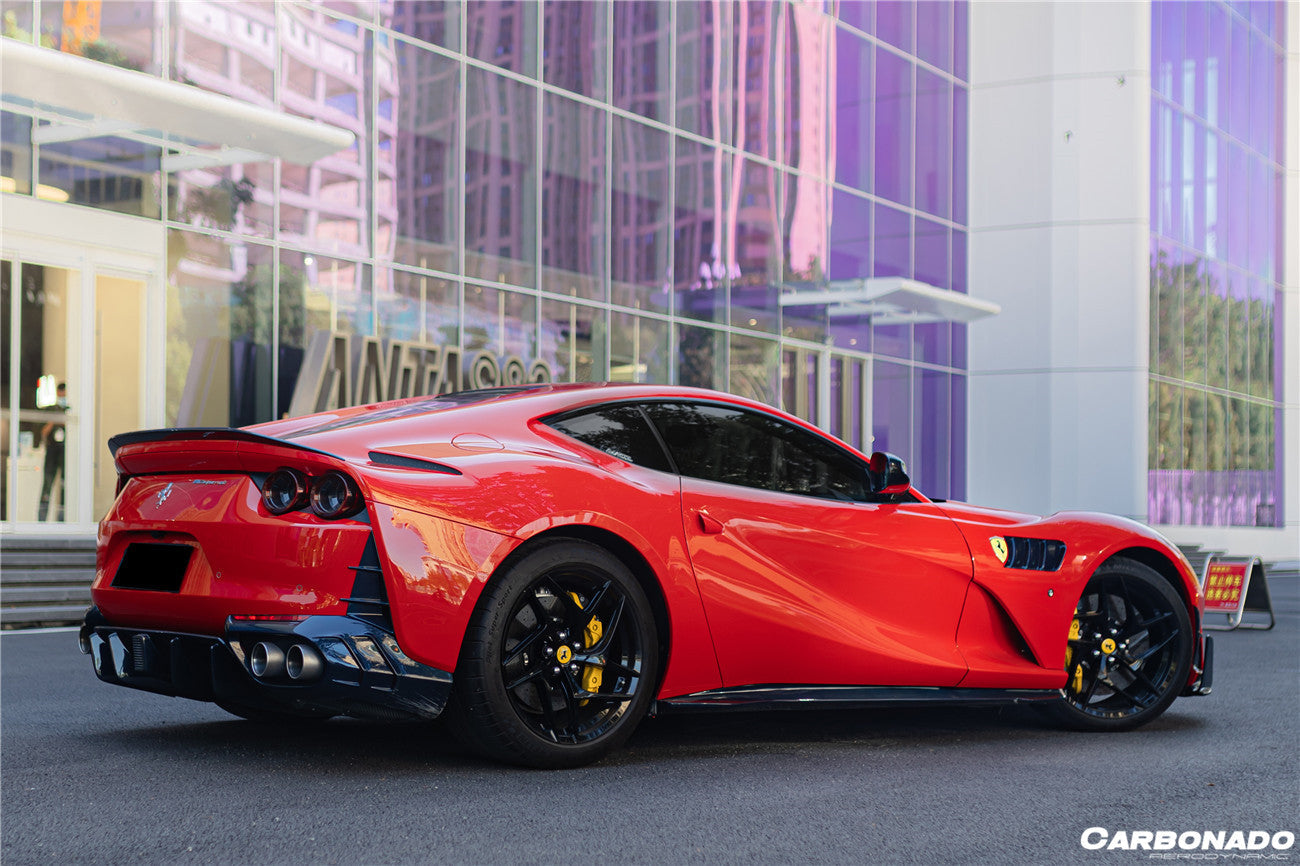 2018-UP Ferrari 812 Superfast MSY Style Rear Diffuser w/ Light - Carbonado