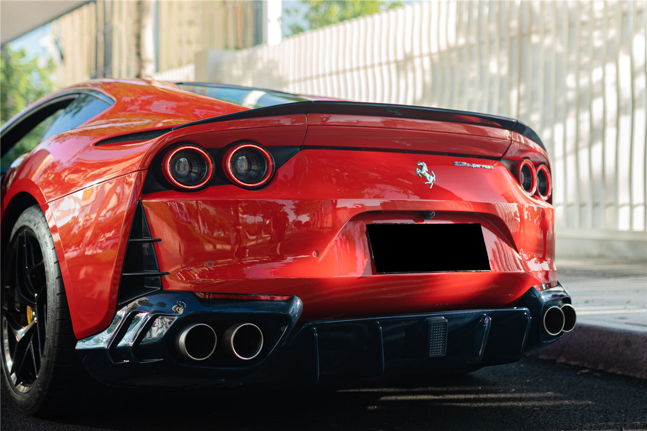 2019-UP Ferrari 812 Superfast MSY Style Trunk Spoiler - Carbonado