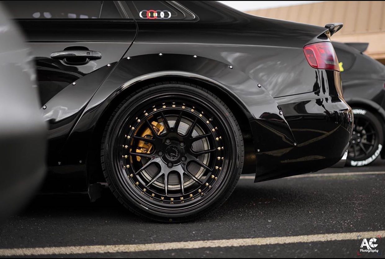 Aodhan DS06 Gloss Black W /Gold Rivets - 18x8.5 +35 / 18x9.5 +30 5x114.3 (Staggered Set of 4)