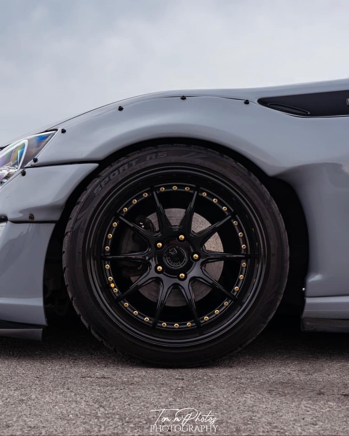 Aodhan DS07 Gloss Black W /Gold Rivets - 19x11 +22 5x114.3 (Square Set of 4)