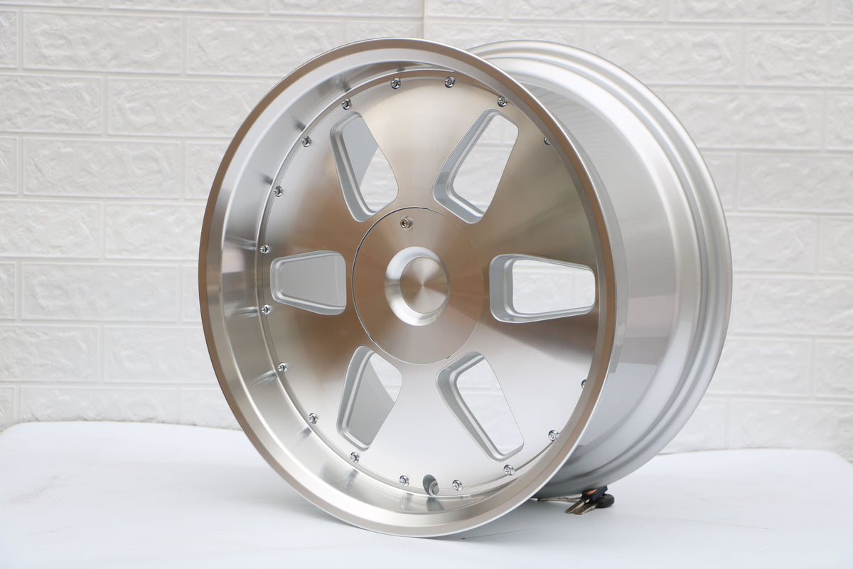 E1401 Silver Machined Lip 17x7.5 ET30 5x100.113 – (Square Set of 4)