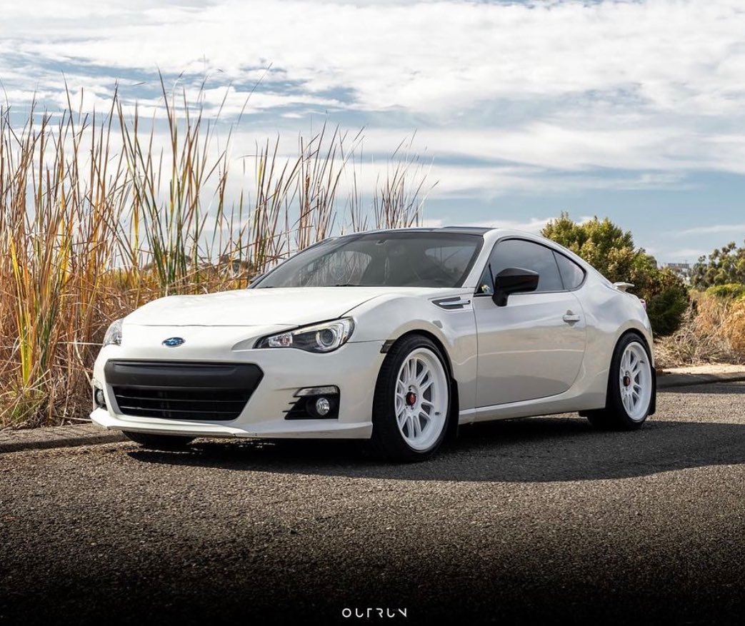 Aodhan AH07 Gloss White - 18x8.5 +35 / 18x9.5 +30 5x114.3 (Staggered Set of 4)