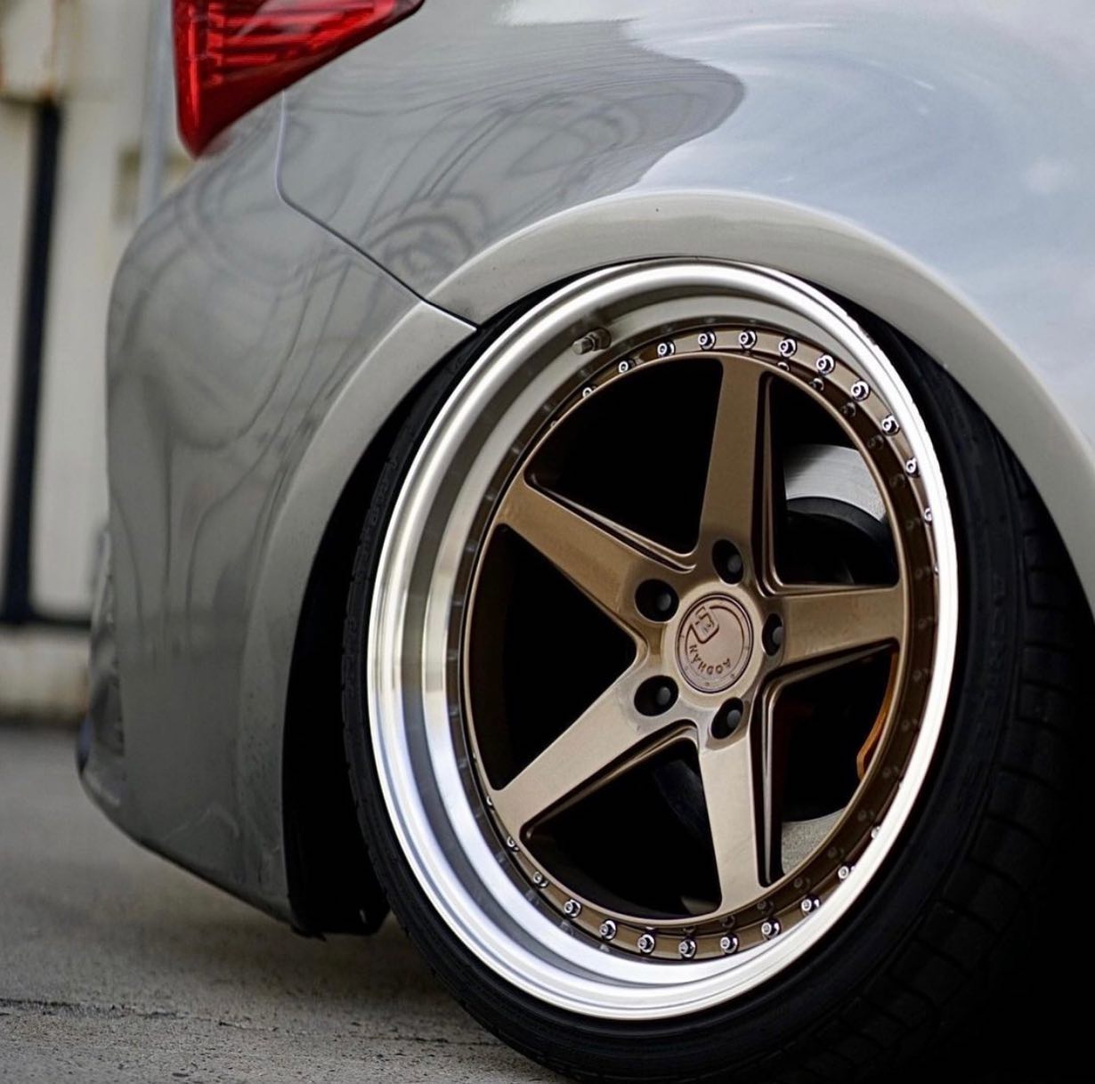 18" Aodhan DS05 Bronze w/ Machined Lip 5x114.3 ( Staggered Setup )