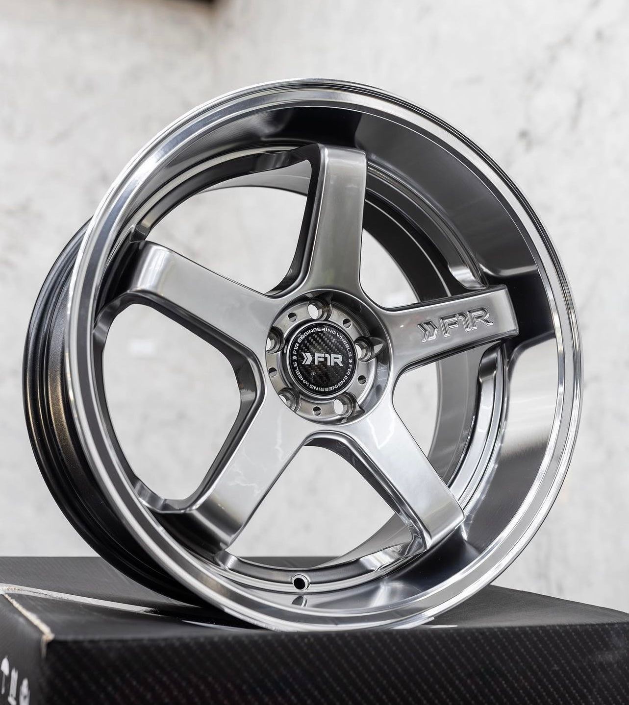 F1R FC5 18x9.5 ET38 Hyper Black/Polish Lip 5x114 – ( Square Set of 4 )