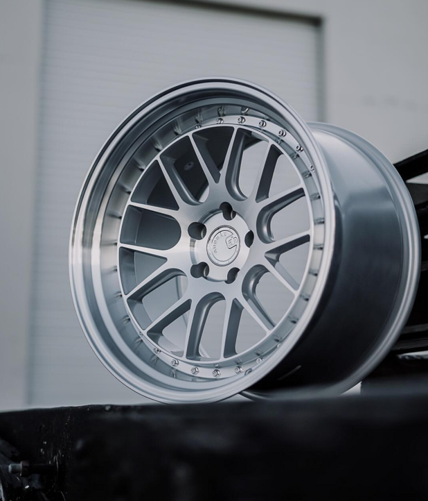 Aodhan DS06 Silver w/Machined Face - 18x9.5 +15 5x114.3 (Square Set of 4)