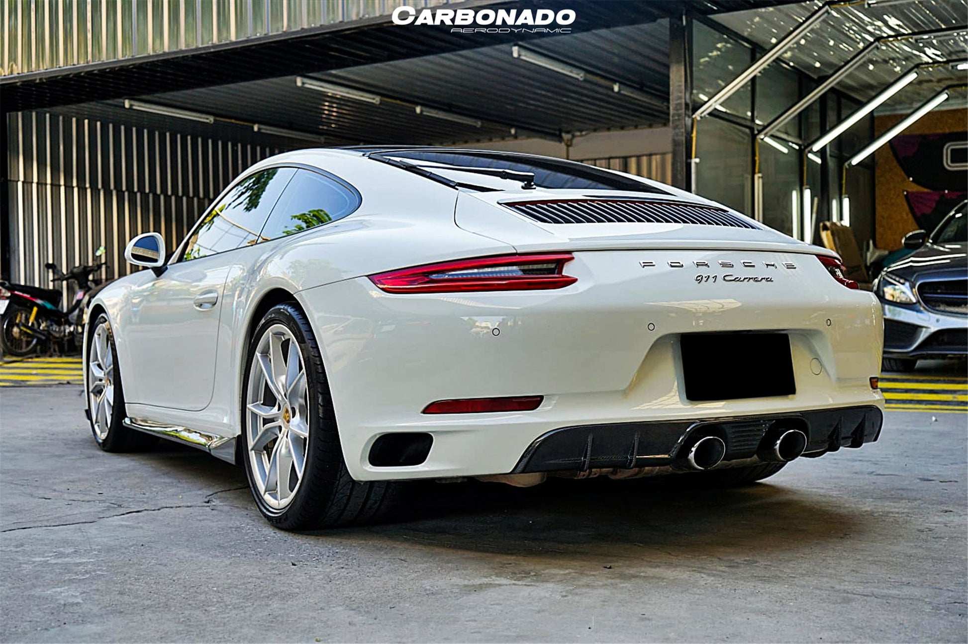 2016-2019 Porsche 911 991.2 Carrera/Targa/S/4S/GTS Style Middle Exhaust Rear Lip - Carbonado