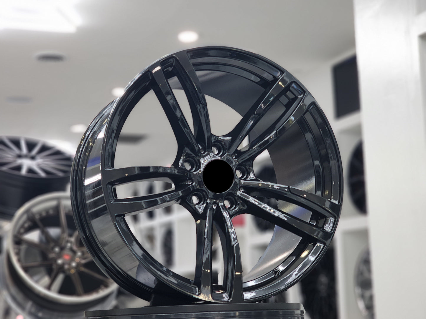 E1121 Gloss Black 18x8 ET35 5x120 – (Square Set of 4)