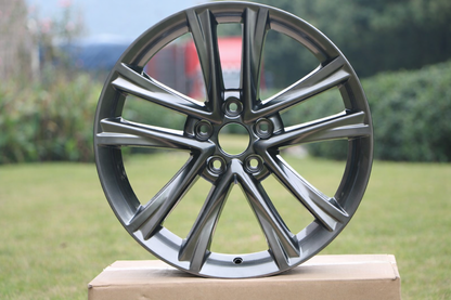 E225 Metallic 18x8 ET30 5.114 – (Square Set of 4)