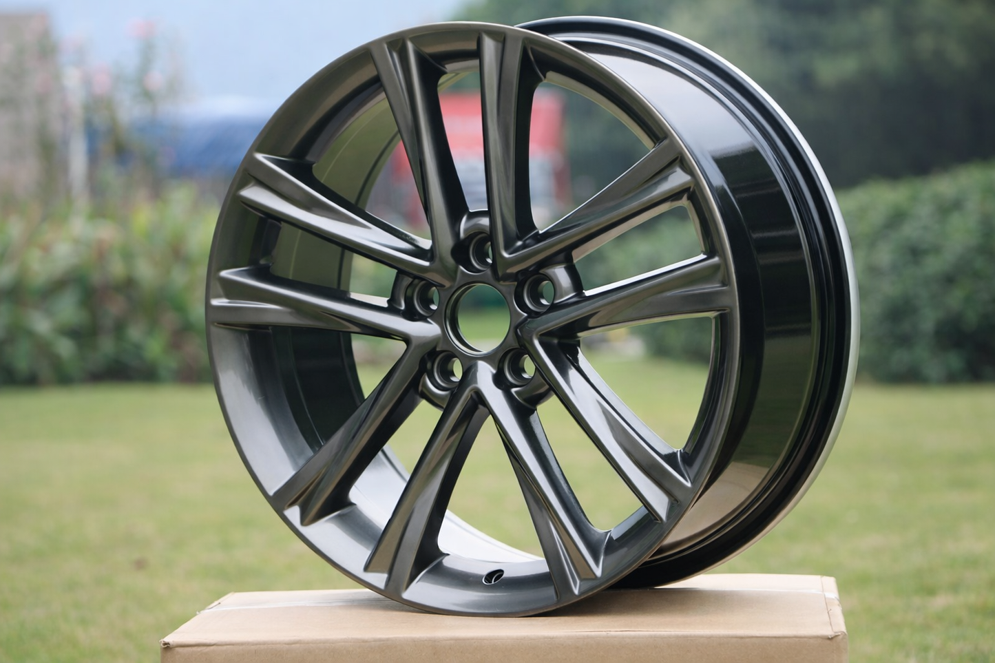 E225 Metallic 18x8 ET30 5.114 – (Square Set of 4)