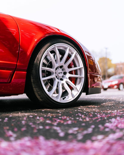 18" F1R F107 White 5x100 / 5x114.3 Dual Pattern ( Staggered Setup ) ( Set of 4 )