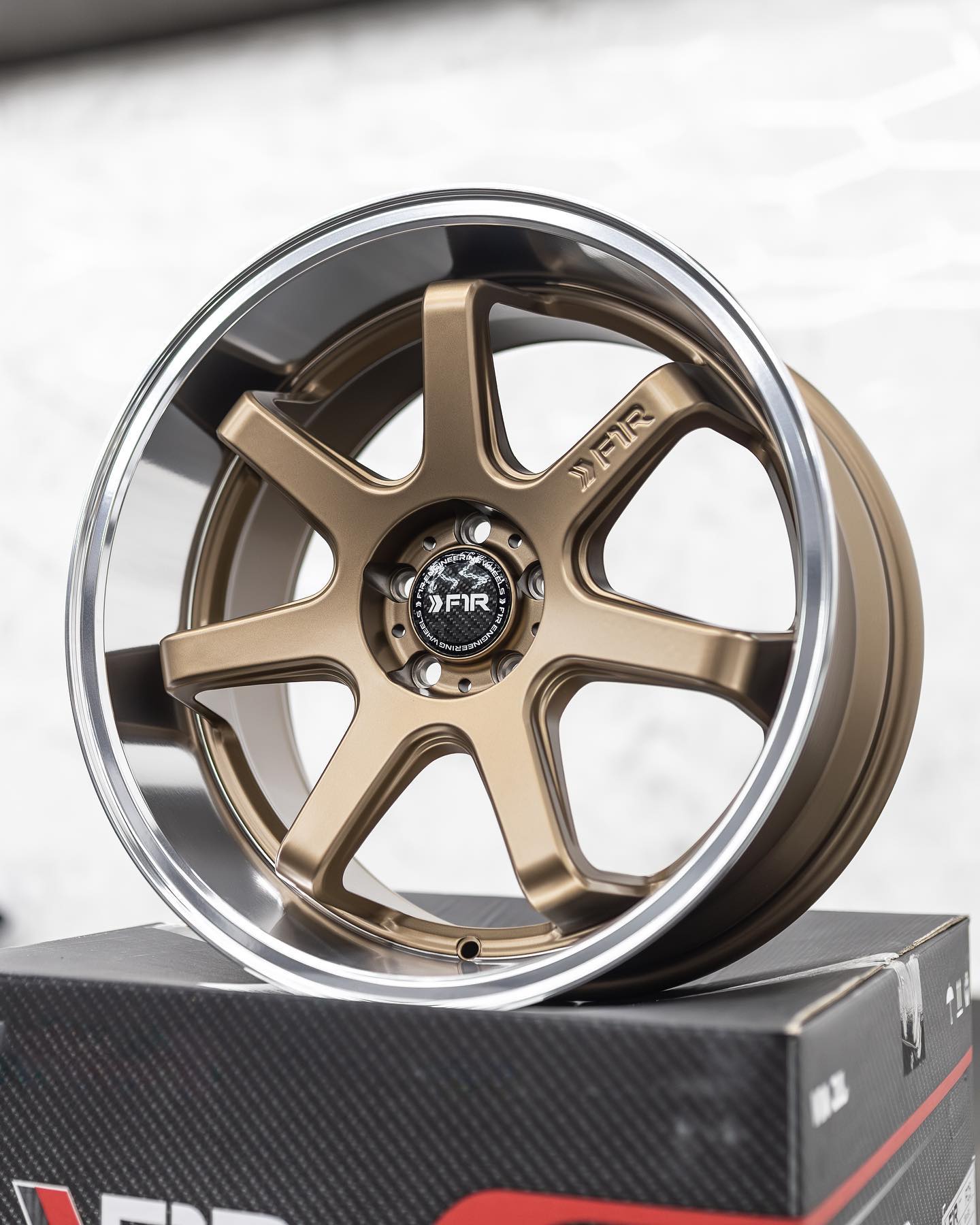 F1R FC7 18" 18x8.5 ET35 / 18x9.5 ET35 Satin Bronze/Polish Lip 5x100 – ( Staggered Set of 4 )