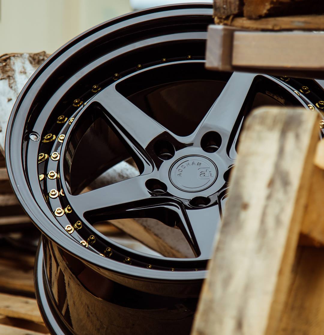 Aodhan DS05 Gloss Black W /Gold Rivets - 18x9.5 +35 5x100 (Square Set of 4)