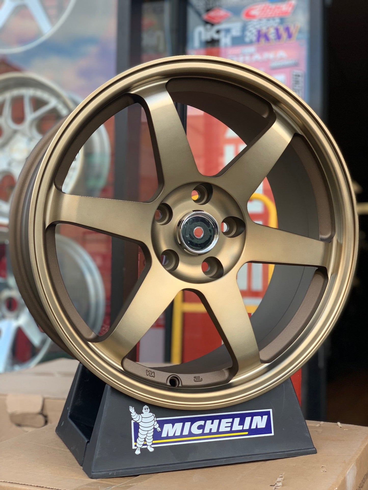 E500 Bronze 18in Staggered Set 8.0 ET35 / 9.0 ET30 5.114 (4 Wheels)