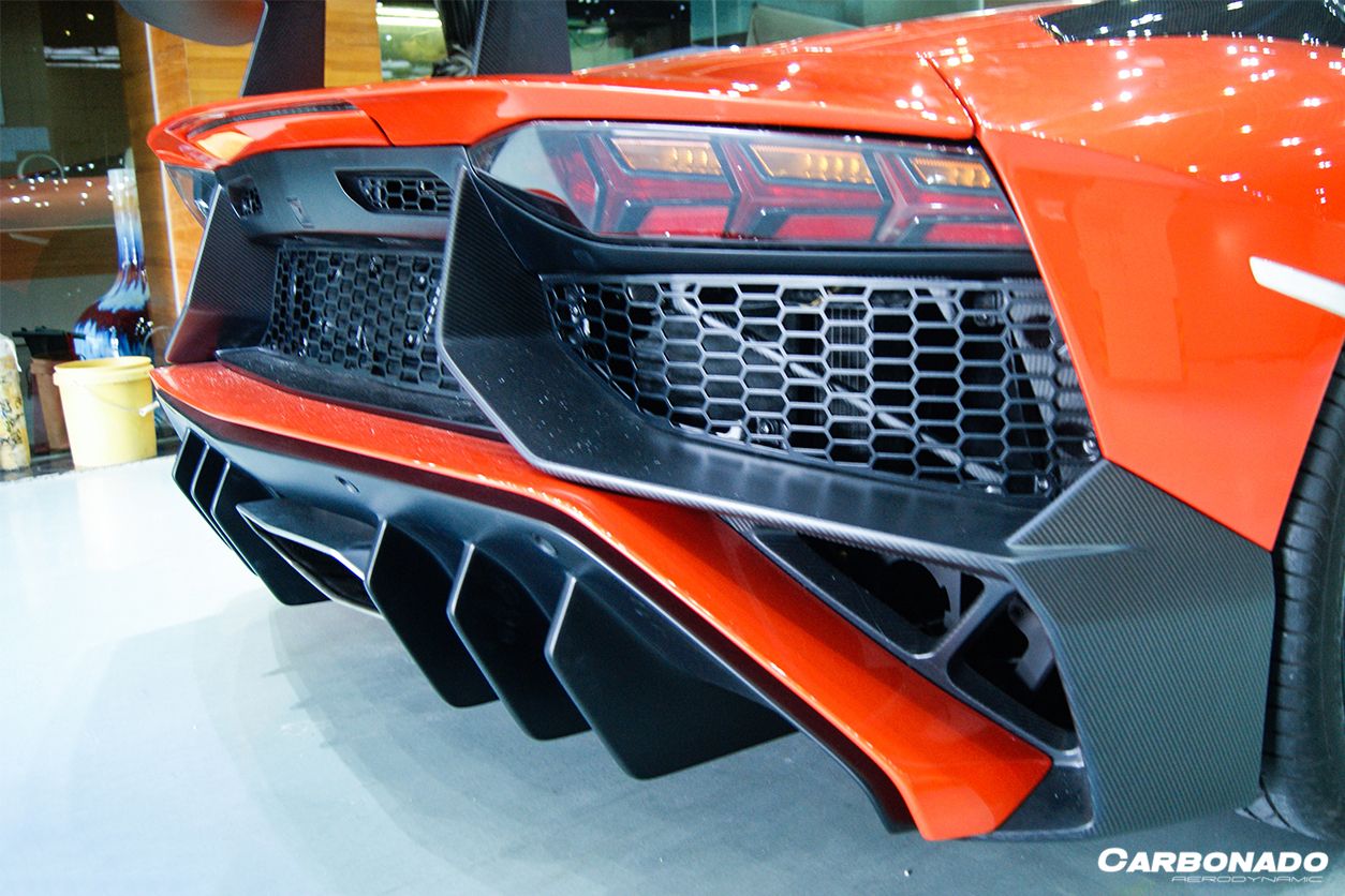 2011-2016 Lamborghini Aventador LP700 Coupe & Roadster SV Style Rear Bumper - Carbonado
