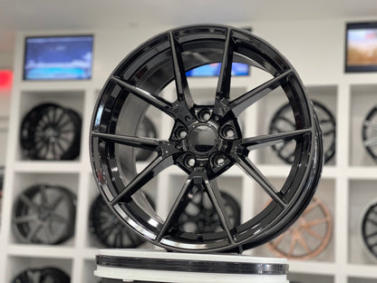 E705 Gloss Black 22in Staggered Set 10.0 ET35 / 11.0 ET35 5.112 (4 Wheels)