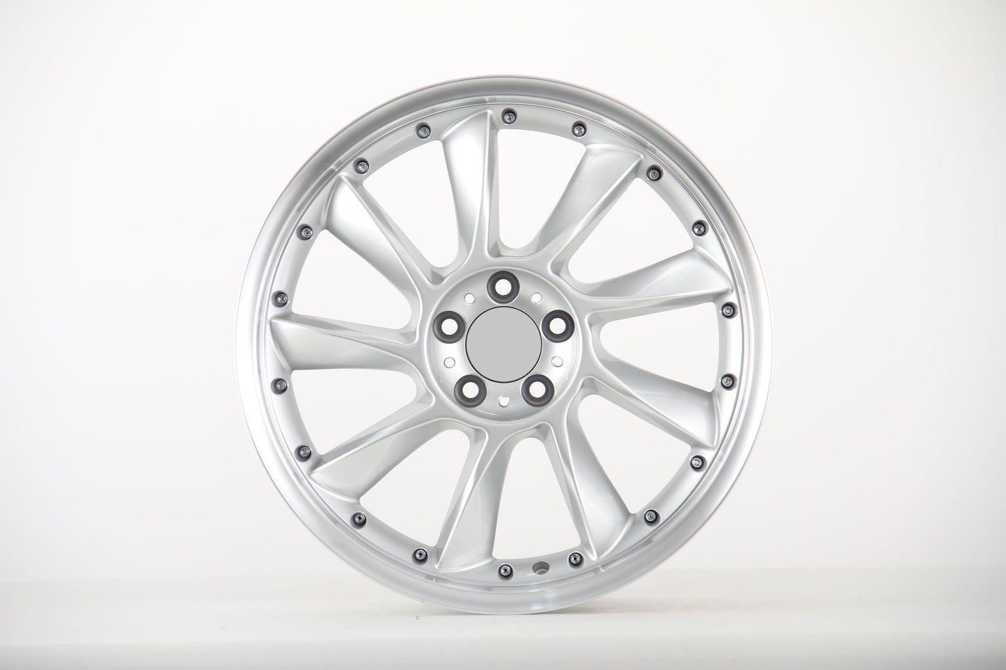 E8004 Silver Machined Lip 19x9.5 ET40 5x112 – (Square Set of 4)