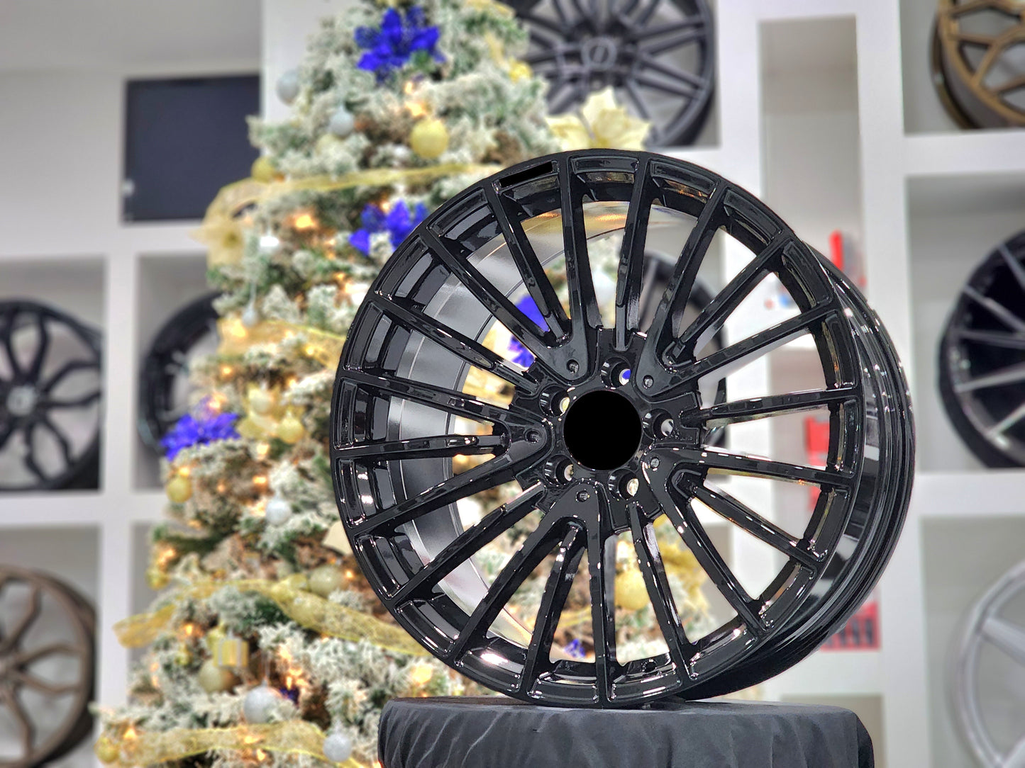 E812 Gloss Black 20x8.5 ET30 5.112 - Square Set (4 Wheels)