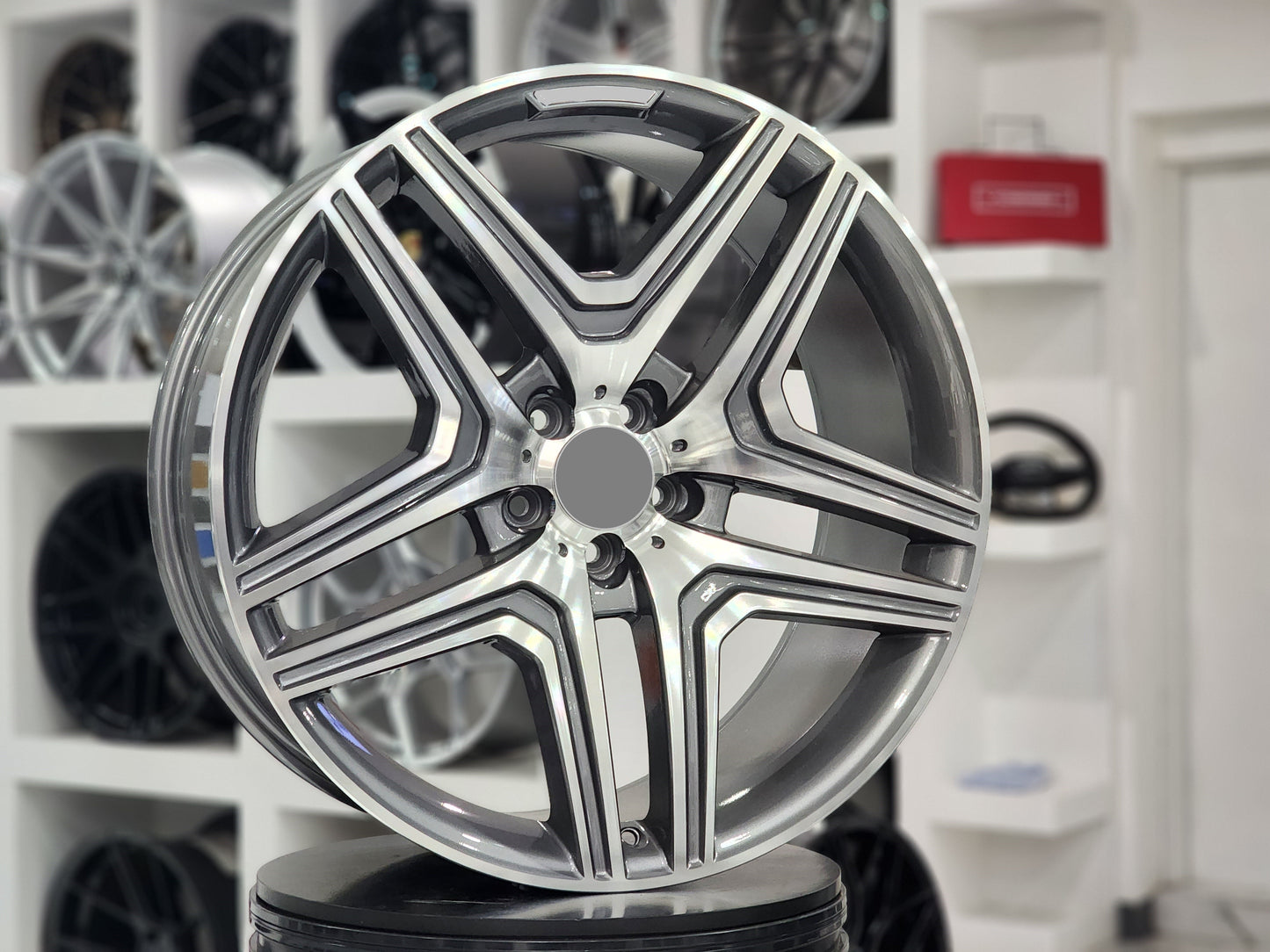 E824 Gunmetal Machined Face 20in Staggered Set 8.5 ET35 / 9.5 ET48 5.112 (4 Wheels)