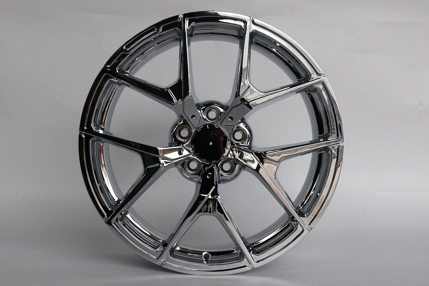 E838 Chrome 18x8.5 ET35 5.112 - Square Set (4 Wheels)