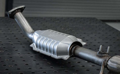 MagnaFlow Direct Fit Catalytic Converter 01/20/00-01 Jeep Cherokee 4.0L Rear (49 State)