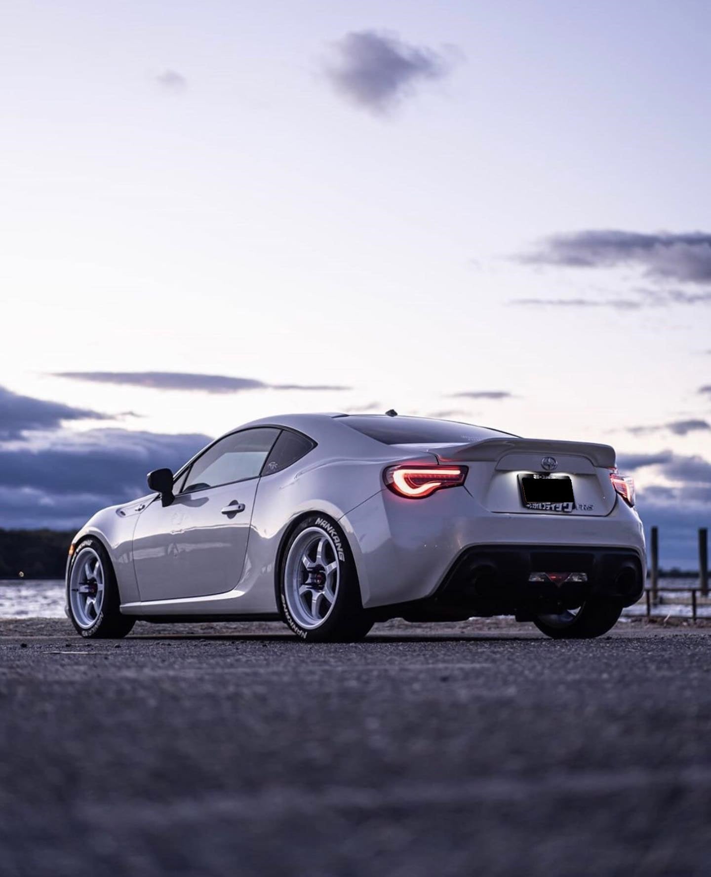 Aodhan AH07 Gloss White - 18x8.5 +35 / 18x9.5 +30 5x114.3 (Staggered Set of 4)