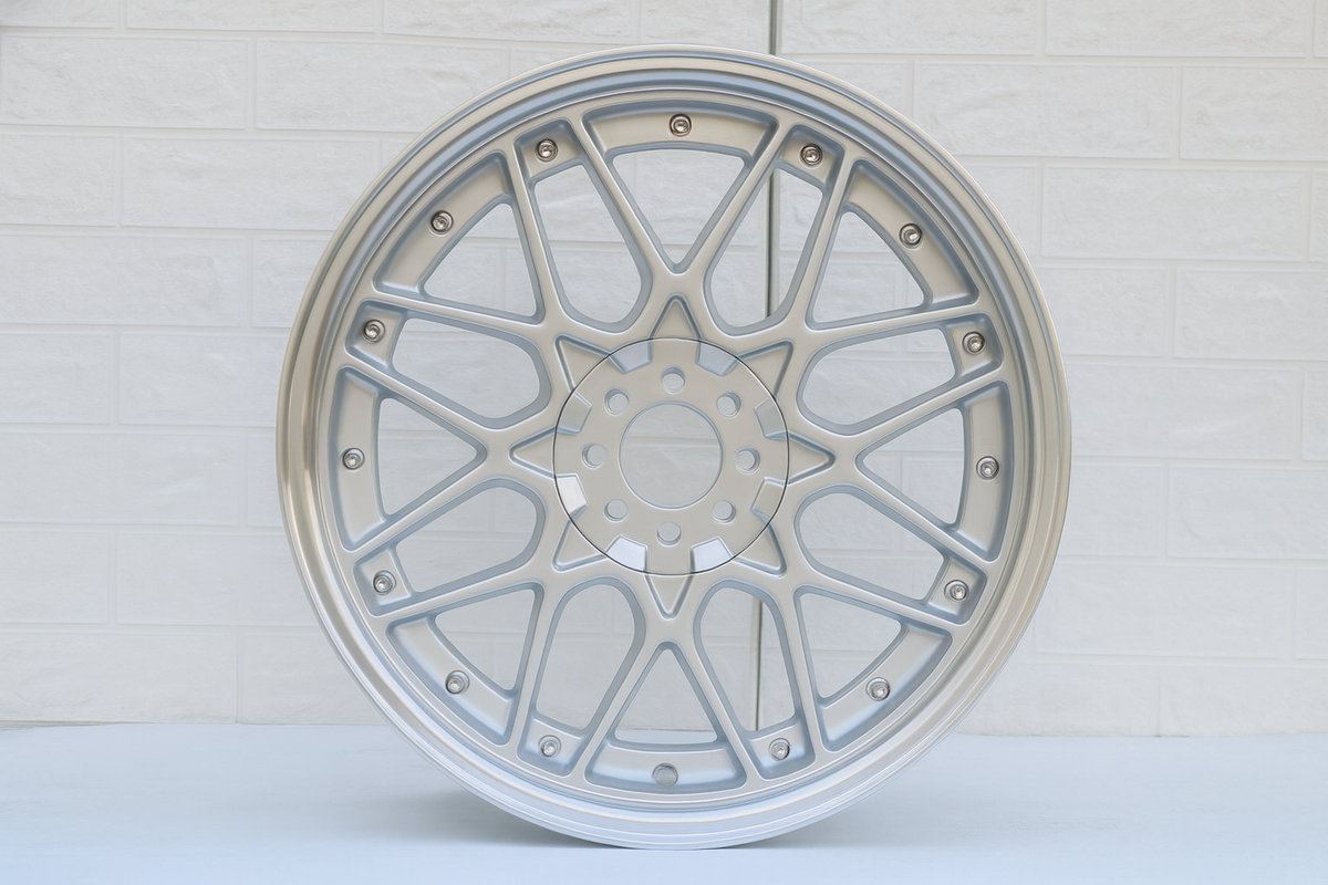 E025 Silver Machined Lip with Silver Rivet 18x8 ET30 / 18x9 ET30 5x112 — Staggered Set of 4