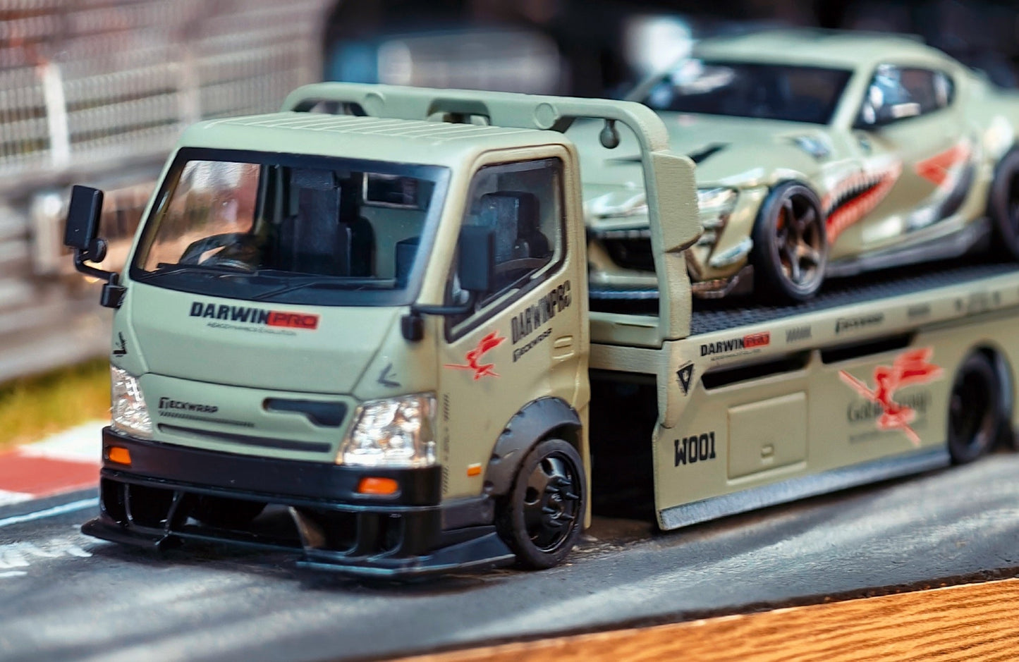 DarwinPRO Limited Edition 1:64 Scale Diecast Cutom Tow Trunk Model