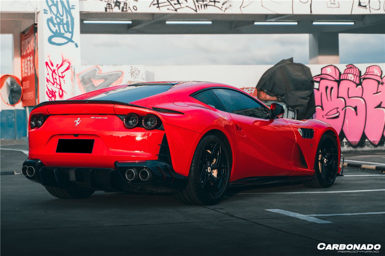 2018-UP Ferrari 812 Superfast MSY Style Rear Diffuser w/ Light - Carbonado