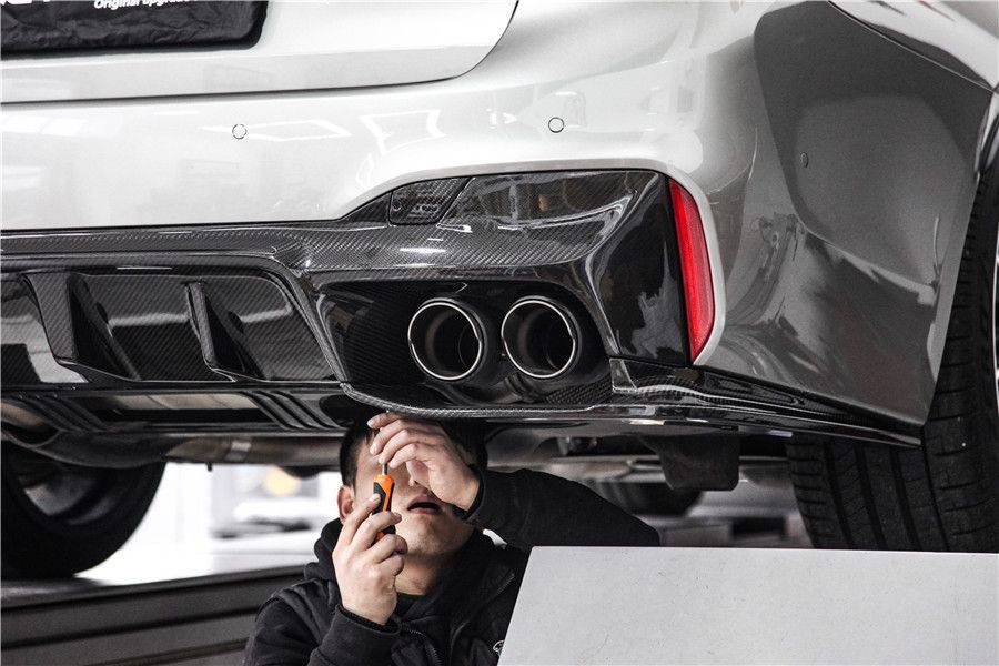 2018-2023 BMW F90 M5 D3 Style Carbon Fiber Rear Lip w/ Caps - Carbonado Aero