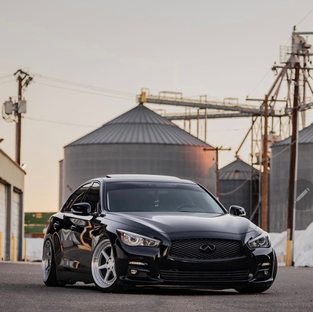Aodhan DS09 Silver w/Machined Face - 18x9.5 +22 / 18x10.5 +22 5x114.3 (Staggered Set of 4)