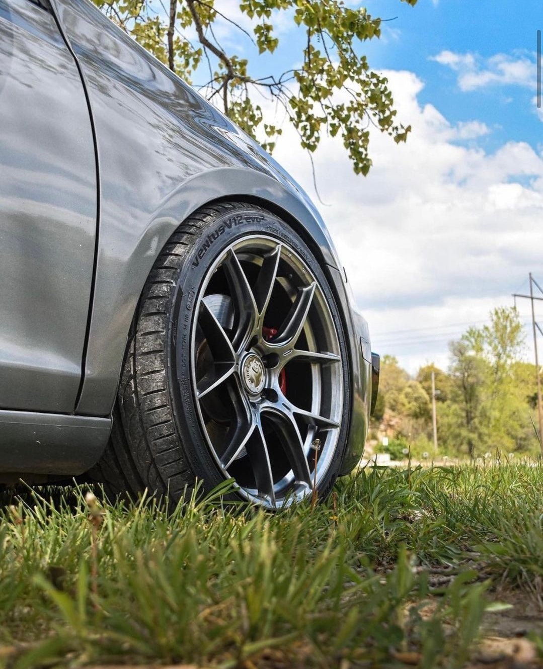 Aodhan AH-11 Hyper Black - 18x9.5 +35 5x114.3 (Square Set of 4)