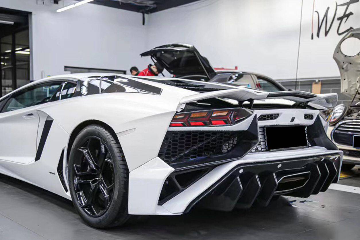 2011-2016 Lamborghini Aventador LP700 Coupe & Roadster SV Style Rear Bumper - Carbonado