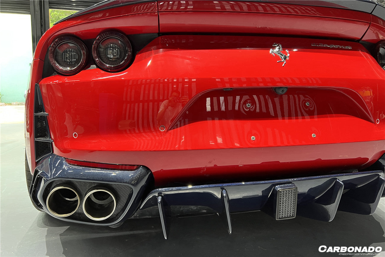 2018-UP Ferrari 812 Superfast MSY Style Rear Diffuser w/ Light - Carbonado