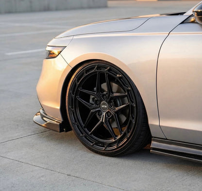F1R FS5 Gloss Black installed wheel detail