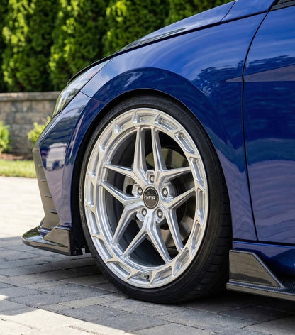 F1R FS5 Machine Silver installed wheel detail