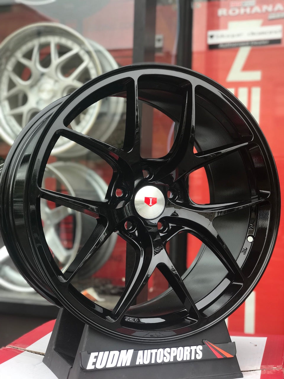 E005 Gloss Black 18in Staggered Set 8.0 ET35 / 9.0 ET35 5x112 (4 Wheels)