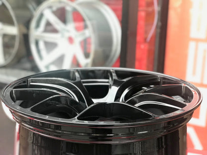 E005 Gloss Black 18in Staggered Set 8.0 ET35 / 9.0 ET35 5x112 (4 Wheels)