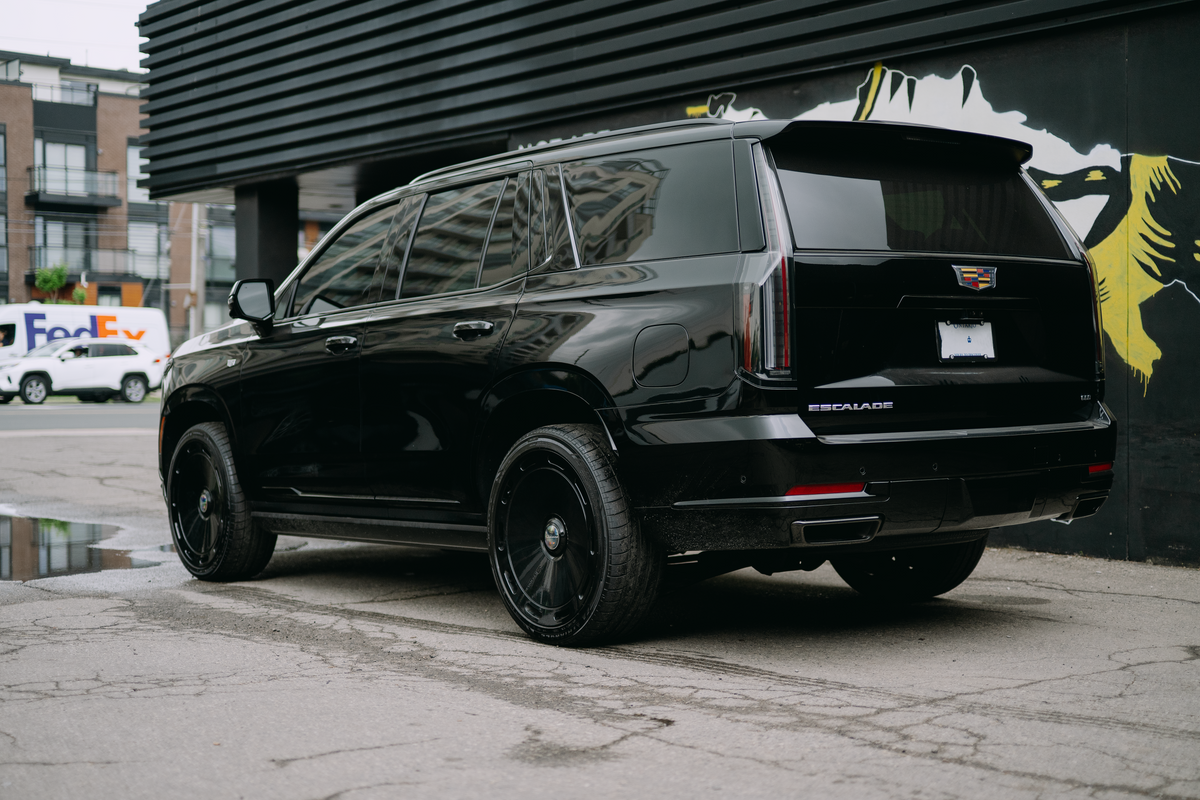 Installation example: Cadillac-Escalade-26″-Amur-X-Gloss Black. Wheel size and vehicle setup may differ from this set.