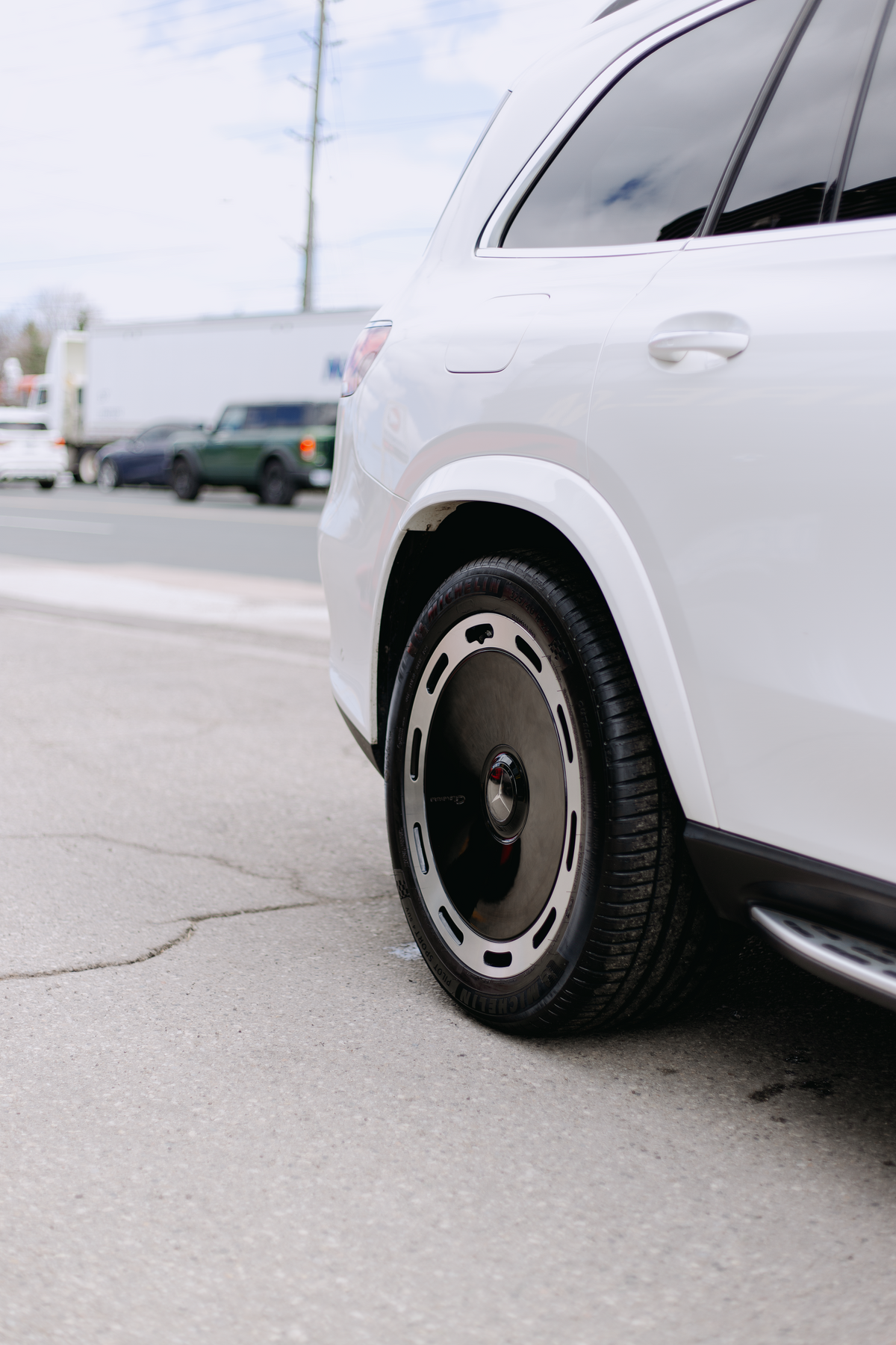 Installation example: Mercedes-Benz-GLS-24″-Amur-X-Machined Black. Wheel size and vehicle setup may differ from this set.