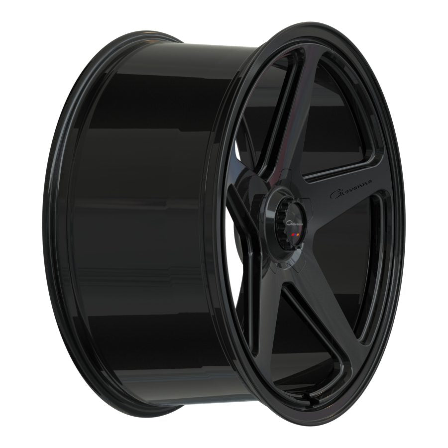 Giovanna CINQUE gloss black wheel detail