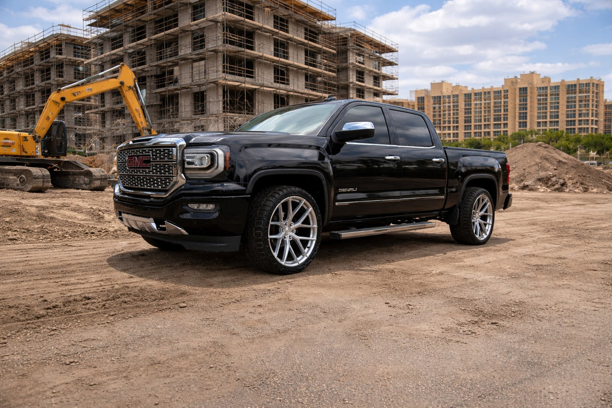 GMC – Denali – 24″ – Astra 6 – Machined Silver – Gianelle ASTRA 6 wheels on vehicle