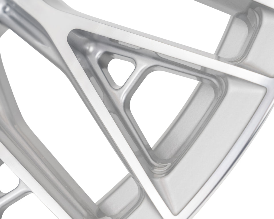 Vossen HFX6 eight-lug Silver Polished detail